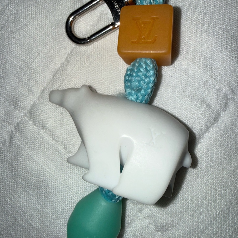 Louis Vuitton Play Polar Bear Key Holder Bag Charm - Picture 8 of 16